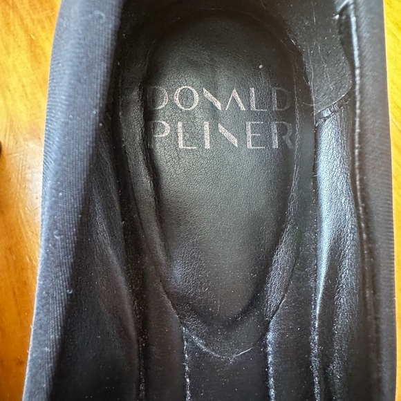 Donald Pliner Fabric/Patent Pump with 2.25" heel - Picture 7 of 8